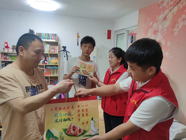 暖心助考，一举高“粽” ——J9直营网物业公司党支部深入开展“亮身份、树形象、作贡献、助发展”活动